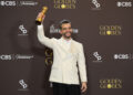 El actor brasileño Wagner Moura posa tras ganar el Globo de Oro a mejor actor en película de drama por su interpretación en "El Agente Secreto", en el Hotel Beverly Hilton en Los Ángeles, el 11 de enero de 2026. Foto: Octavio Guzmán / EFE.