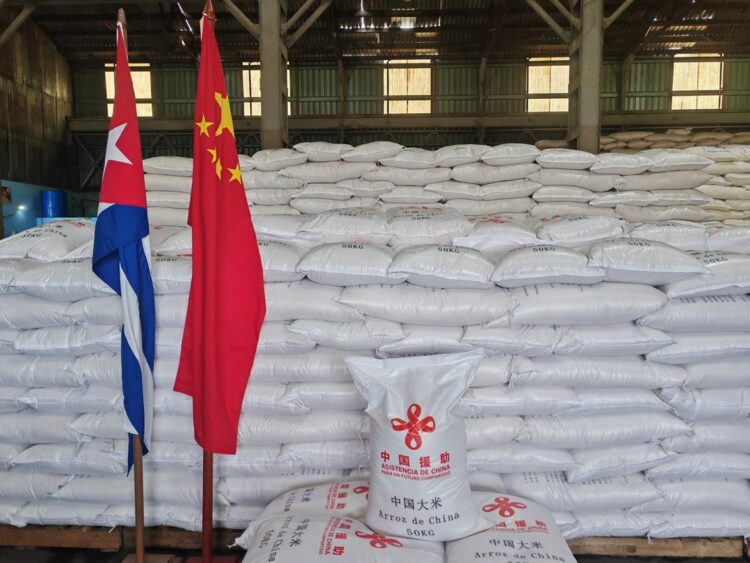 Donativo de arroz del Gobierno de China a Cuba. Foto: Tomada del perfil en X de la Embajada de China en Cuba.