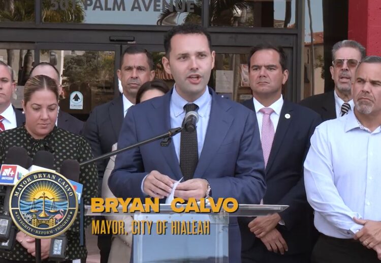El nuevo alcalde de Hialeah, Bryan Calvo, anunció investigación sobre 290 empresas locales y sus vínculos con Cuba. Foto: Captura de video.