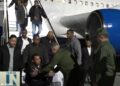 Llegada a La Habana de colaboradores cubanos heridos en Venezuela durante los ataques de EE.UU. Foto: Captura de pantalla del Canal Caribe.