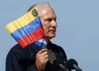 Díaz-Canel durante un acto celebrado en la Tribuna Antimperialista a favor de Venezuela este sábado, en La Habana. Foto: EFE/ Ernesto Mastrascusa.