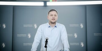 El primer ministro de Groenlandia, Jens-Frederik Nielsen, ofrece una rueda de prensa en Nuuk, Groenlandia, el 5 de enero de 2026. Foto: EFE/EPA/OSCAR SCOTT CARL DINAMARCA FUERAEFE/EPA/OSCAR SCOTT CARL DENMARK OUT