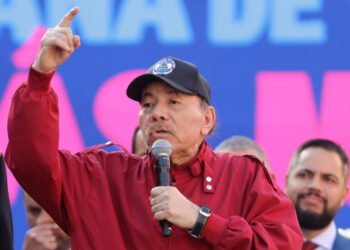 Ortega cumplió este sábado 19 años consecutivos en el poder en Nicaragua, en un segundo mandato que comenzó en 2007, pero a sus 80 años, el Gobierno que copreside con su esposa, Rosario Murillo, parece enfrentar uno de sus momentos de mayor incertidumbre, después de la captura en una misión militar estadounidense del mandatario venezolano Nicolás Maduro, uno de sus principales aliados en la región. Foto: Ronald Peña R./ EFE ARCHIVO.