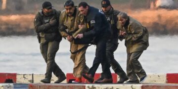 Maduro es conducido a la primera audiencia en New York. Foto: Stringer/EFE/EPA