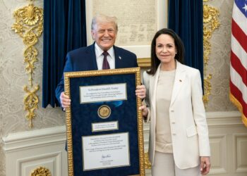 María Corina Machado entregó a Trump la medalla del Nobel enmarcada como "gratitud"