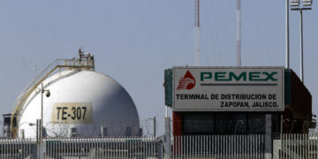 Fotografía de archivo del 8 de enero de 2019 de un centro de distribución de combustibles de Petróleos Mexicanos (PEMEX) en la ciudad de Zapopan, estado de Jalisco.Foto: EFE/ Francisco Guasco/ARCHIVO