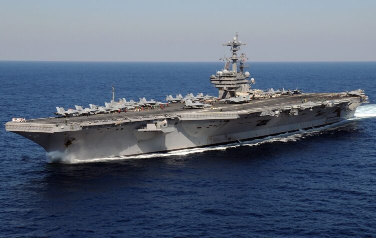 El portaaviones nuclear USS George H. W. Bush, de Estados Unidos. Foto: U.S. Navy / Wikipedia / Archivo.