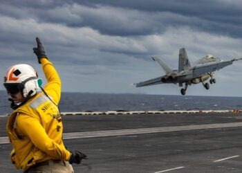 El “enorme” contingente de la Armada de Estados Unidos, liderado por el portaaviones nuclear Abraham Lincoln, se dirige a Irán con “rapidez”, “determinación” y “entusiasmo”, dijo Trump. Foto: USS Abraham Lincoln (CVN 72)/Facebook.