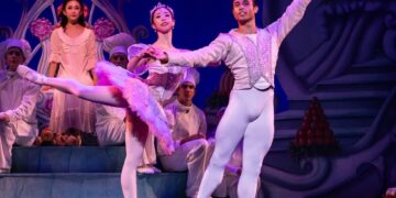 Revé junto a la bailarina Neneka Yoshida. Foto de David Kelly, tomada del perfil en Instagram del bailarín.