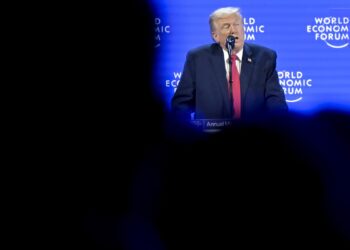 Trump habla en Davos este 21 de enero. Foto: GIAN EHRENZELLER/EFE/EPA.