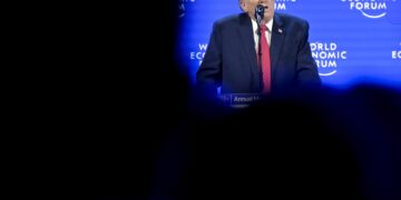 Trump habla en Davos este 21 de enero. Foto: GIAN EHRENZELLER/EFE/EPA.