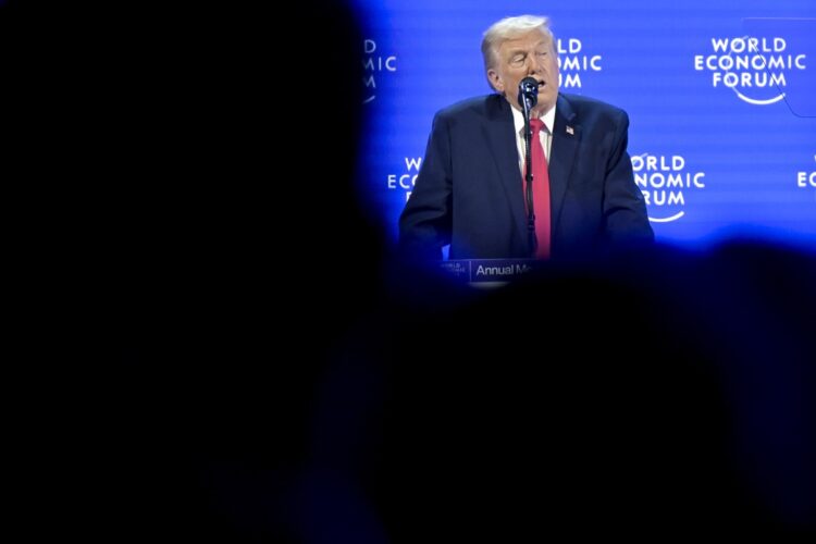 Trump habla en Davos este 21 de enero. Foto: GIAN EHRENZELLER/EFE/EPA.