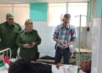 Algunos de los lesionados en accidente en la Autopista Nacional están siendo atendidos en el Hospital General Provincial Camilo Cienfuegos, de Sancti Spíritus. Foto: Facebook/Deivy Pérez Martín.
