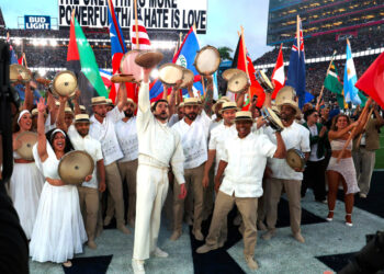 l cantante puertorriqueño Bad Bunny durante su actuación en el descanso del Super Bowl en Santa Clara, California, Estados Unidos. Foto: EFE/Acoustyle