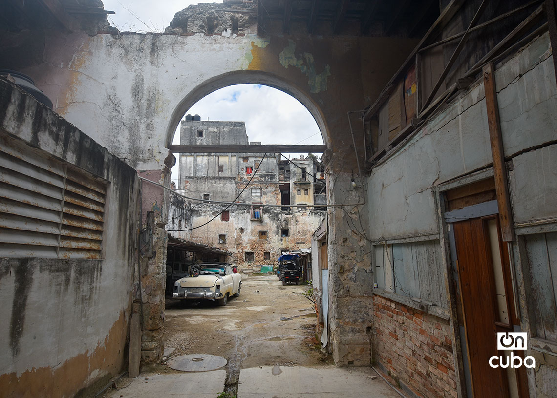 Homes in the area around Morro Street, in Old Havana. Photo: Otmaro Rodríguez. 