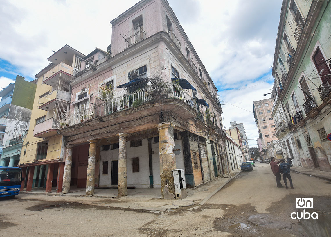 Buildings around Morro Street, in Old Havana. Photo: Otmaro Rodríguez. 