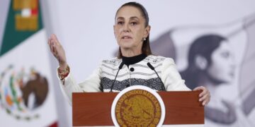 La presidenta Claudia Sheinabaum afirmó que el país siempre ha "puesto la mesa" para atender cualquier conflicto, ante una eventual mediación mexicana entre Estados Unidos y Cuba. Foto: EFE/ Sáshenka Gutiérrez.