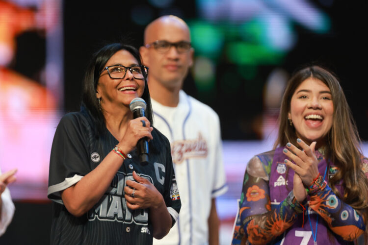 Delcy Rodríguez, hablando durante el Gran Encuentro con la Juventud venezolana este jueves, en Caracas. Foto: Palacio Miraflores/EFE.