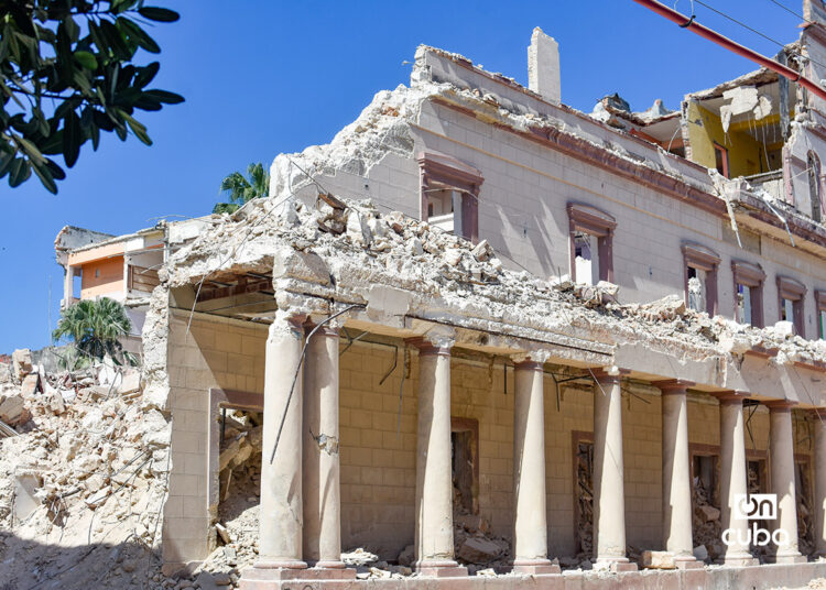 Derrumbe en ISDI. Foto: Otmaro Rodríguez