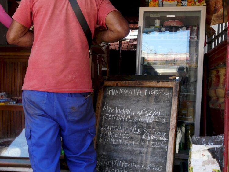Los alimentos comienzan a ser afectados por el bloqueo energético decretado por EE.UU. Foto:  AMD