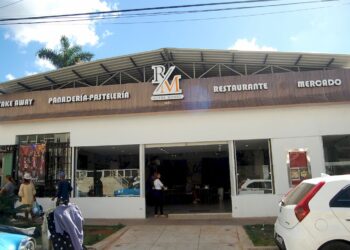 Negocio Reyes Manso en El Vedado, uno de los emporios privados más concurridos de la zona. Foto: AMD.