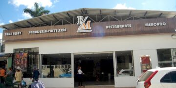 Negocio Reyes Manso en El Vedado, uno de los emporios privados más concurridos de la zona. Foto: AMD.