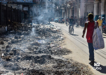 Basurero recién quemado. Foto: Otmaro Rodríguez.
