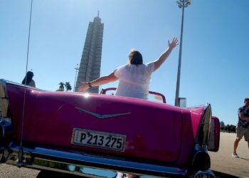 Turismo estadounidense en la Plaza de la Revolución. Foto: AMD