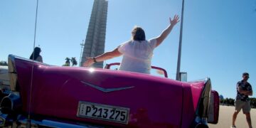 Turismo estadounidense en la Plaza de la Revolución. Foto: AMD