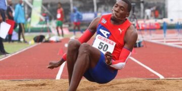 El triplista Andy Hechevarría logró en La Habana marca de clasificación para el Mundial Bajo Techo. Foto: Calixto N. Llanes/JIT