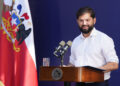 Fotografía cedida por Presidencia de Chile, del mandatario Gabriel Boric, hablando durante un evento en el palacio de La Moneda, en Santiago. Foto: Presidencia de Chile / EFE.