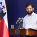 Fotografía cedida por Presidencia de Chile, del mandatario Gabriel Boric, hablando durante un evento en el palacio de La Moneda, en Santiago. Foto: Presidencia de Chile / EFE.