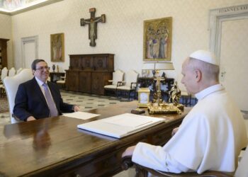 El canciller cubano, Bruno Rodríguez, se reúne con el papa León XIV en el Vaticano, el 28 de febrero de 2026. Foto: Tomada del perfil en X de Bruno Rodríguez.
