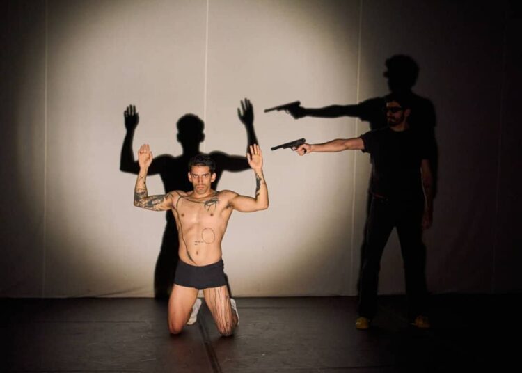 Escena de la obra "El tridente del diablo", de la compañía de teatro El Ciervo Encantado. Foto: Tomada del perfil de Facebook de El Ciervo Encantado.