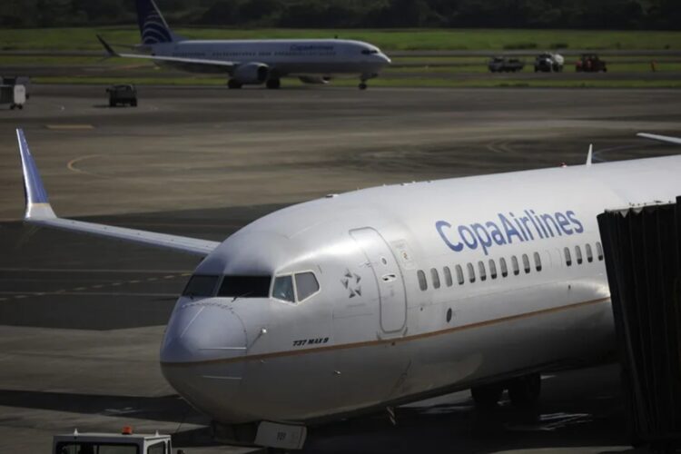 Fotografía de archivo de un avión de la aerolínea Copa Airlines en el Aeropuerto Internacional de Tocumen en Ciudad de Panamá. Foto: Bienvenido Velasco / EFE / Archivo.
