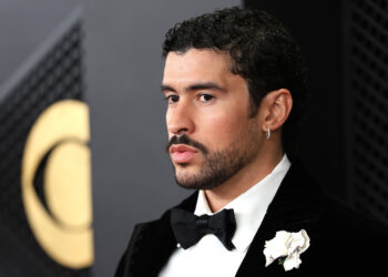 El cantante puertorriqueño de música urbana Bad Bunny posa en la alfombra roja de la 68º edición de los premios Grammy este domingo, en Los Ángeles (Ca, EE.UU.). EFE/ Octavio Guzmán.
