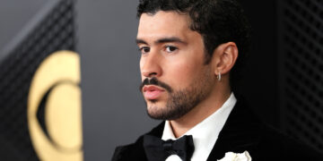 El cantante puertorriqueño de música urbana Bad Bunny posa en la alfombra roja de la 68º edición de los premios Grammy este domingo, en Los Ángeles (Ca, EE.UU.). EFE/ Octavio Guzmán.