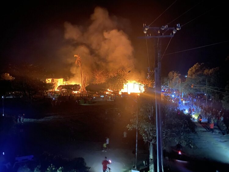 Incendio que afectó varias viviendas en la localidad de San Germán, en Holguín. Foto: Radio San Germán / Facebook.