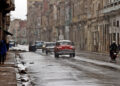 Vehículos bajo la lluvia en La Habana. Foto:  Ernesto Mastrascusa/EFE.