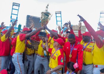 Los Cocodrilos de Matanzas celebran su título en la 64 Serie Nacional de Béisbol. Foto: Tomada del perfil de Facebook JIT Deporte Cubano.