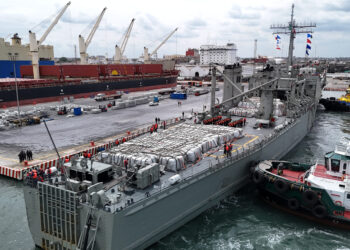 Barco carga en México ayuda humanitaria destinada a Cuba: Foto: Secretaría de Relaciones Exteriores de México.