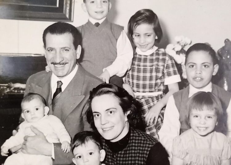 Francisco Petrone y su familia. Foto: Archivo familiar de la autora.