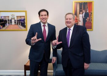 El jefe de la misión diplomática de EE.UU. en Cuba, Mike Hammer (der), junto al secretario de Estado Marco Rubio. Foto: Tomada del perfil de Facebook de la Embajada de EE.UU. en Cuba.