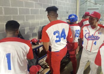 integrantes del elenco cubano de softbol. Foto: Tomada del perfil de Facebook de Guillermo Rodríguez Hidalgo.