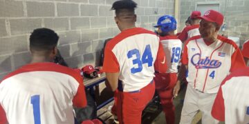 integrantes del elenco cubano de softbol. Foto: Tomada del perfil de Facebook de Guillermo Rodríguez Hidalgo.