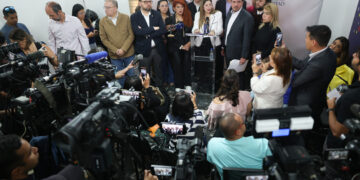 La Asamblea Nacional de Venezuela instaló la comisión especial que garantizará el cumplimiento de la ley de amnistía para presos políticos. Foto: Miguel Gutiérrez/EFE