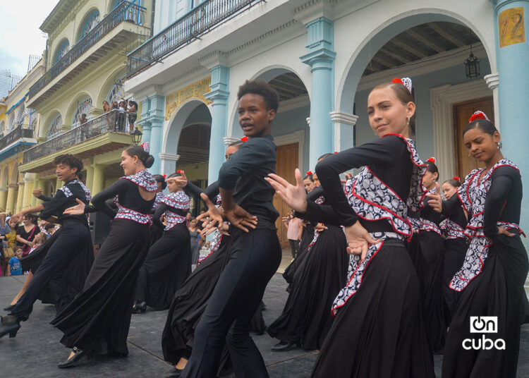 Lizt Alfonso Dance Cuba con "Alas-Por dentro". Foto: Otmaro Rodríguez.