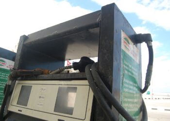 Bombas sin gasolina en La Habana. Un paisaje común tras el cerco estadounidense. Foto: AMD.