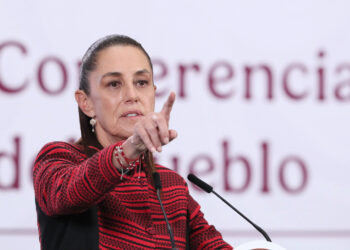 La presidenta de México, Claudia Sheinbaum, durante una rueda de prensa. Foto: Mario Guzmán / EFE.