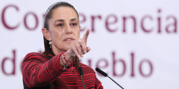 La presidenta de México, Claudia Sheinbaum, durante una rueda de prensa. Foto: Mario Guzmán / EFE.